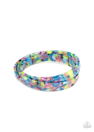 Featuring a multicolored tortoise shell-like pattern, a colorful acrylic band delicately wraps around the wrist, creating a retro infinity bracel
