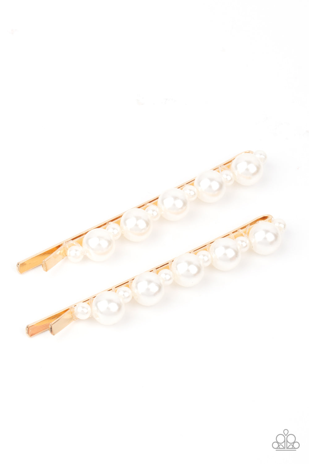 Dainty and classic pearls alternate along a pair of gold bobby pins, creating a bubbly display.