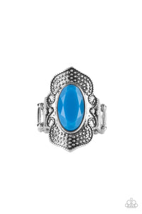 A faceted oval French Blue bead is pressed into the center of a scalloped silver frame dotted in dainty silver studs, creating a trendy centerpiece atop the finger. Features a stretchy band for a flexible fit.
