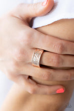 Load image into Gallery viewer, Embossed in a billowy pattern, a dainty rose gold band curls around the finger for a simple and refined fashion. Features a dainty stretchy band for a flexible fit.
