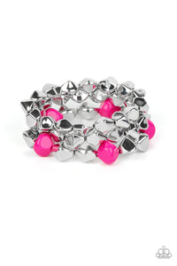 Infused with pops of Fuchsia Fedora accents, a faceted series of silver beads are threaded along stretchy bands around the wrist for a flashy fashion.