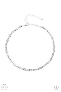 An ornately linked silver chain wraps around the neck, resulting in an edgy minimalist inspired grit. Features an adjustable clasp closure.