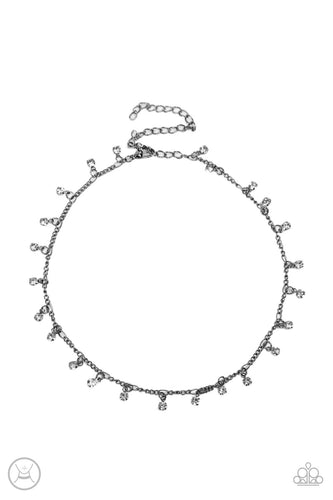 Encased in gritty gunmetal fittings, glassy white rhinestones dance from the bottom of a dainty gunmetal chain for a dash of spell-binding radiance around the neck. 