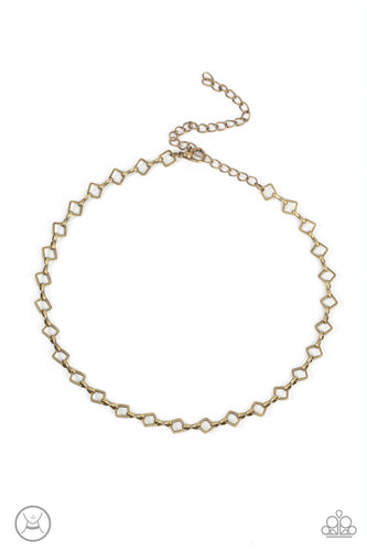 Featuring an antiqued brass finish, a dainty collection of square frames and pinched fittings delicately link into a minimalist inspired chain around the neck. Features an adjustable clasp closure.