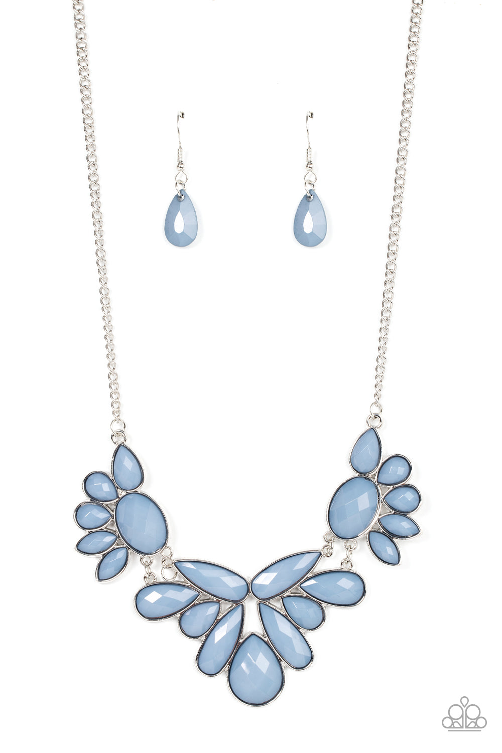 A dewy collection of oval, teardrop, and marquise Spring Lake beads fans out below the collar, blooming into enchanting floral frames that delicately link into a whimsical centerpiece. Features an adjustable clasp closure.