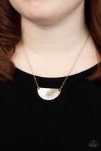 Load image into Gallery viewer, Suspended between the center of a dainty gold chain, a glistening gold half moon plate is stamped in an antiqued palm leaf for a seasonal flair. Features an adjustable clasp closure.
