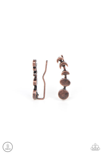 A dainty copper bar displays the phases of the moon as it curls across the ear for a stellar look. Features an extended post fitting that climbs the back of the ear and can be pressed together for a more secure fit.