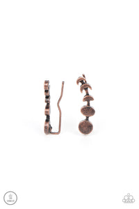 A dainty copper bar displays the phases of the moon as it curls across the ear for a stellar look. Features an extended post fitting that climbs the back of the ear and can be pressed together for a more secure fit.