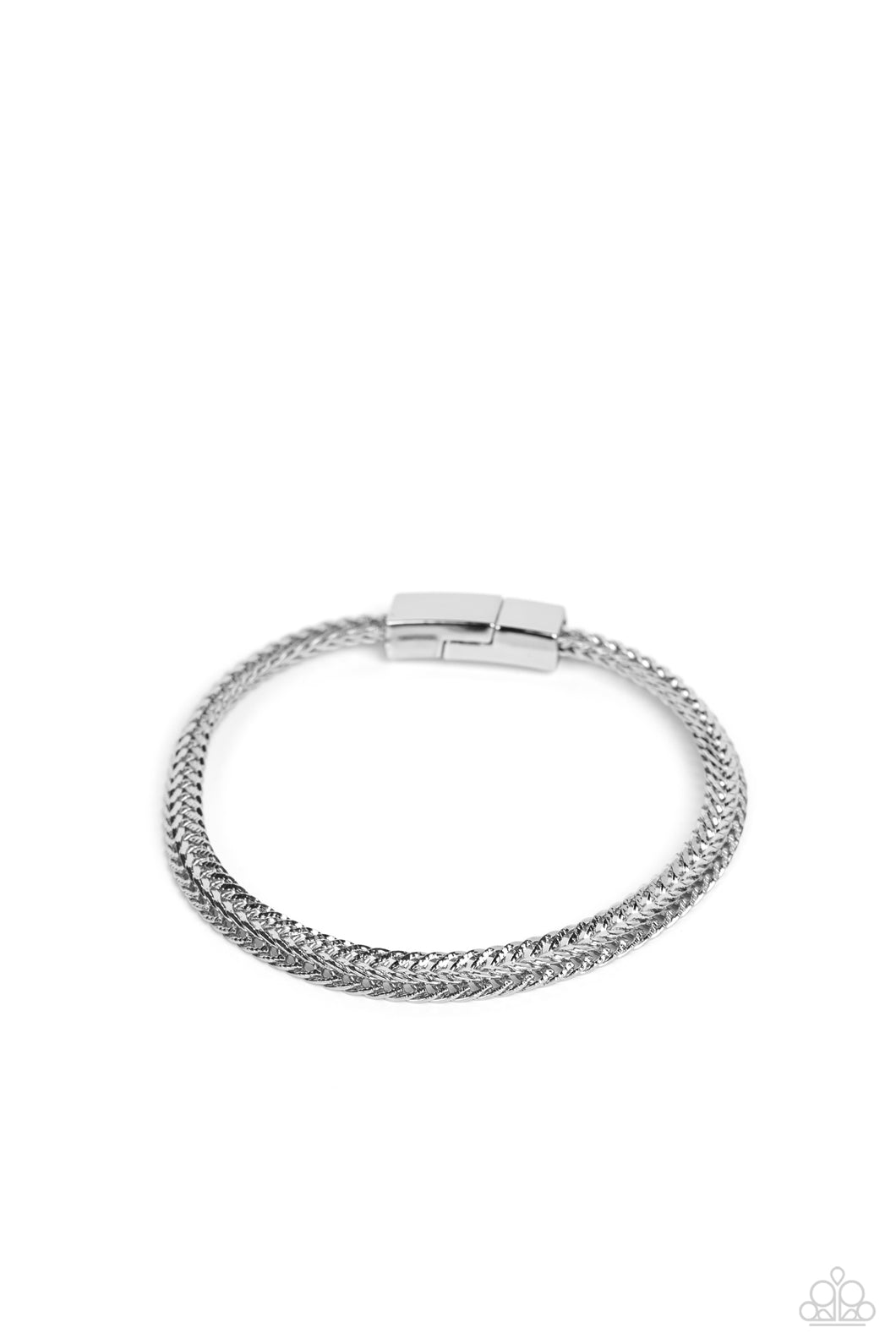 Intricate silver chains interlock into an edgy centerpiece around the wrist, resulting in a gritty statement piece. Features a magnetic closure