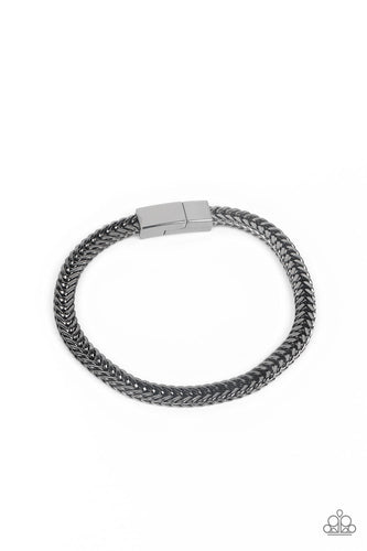 Rows of angular gunmetal links stack and interlock into a bold 3-dimensional chain around the wrist, resulting in an intense statement piece. Features a magnetic closure.