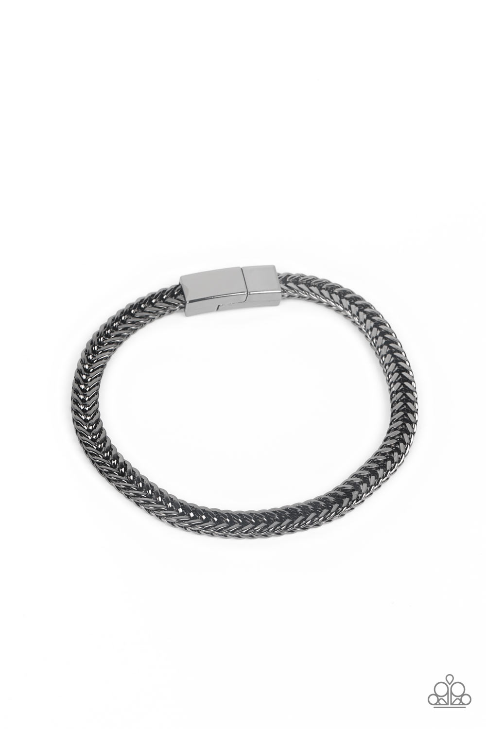 Rows of angular gunmetal links stack and interlock into a bold 3-dimensional chain around the wrist, resulting in an intense statement piece. Features a magnetic closure.