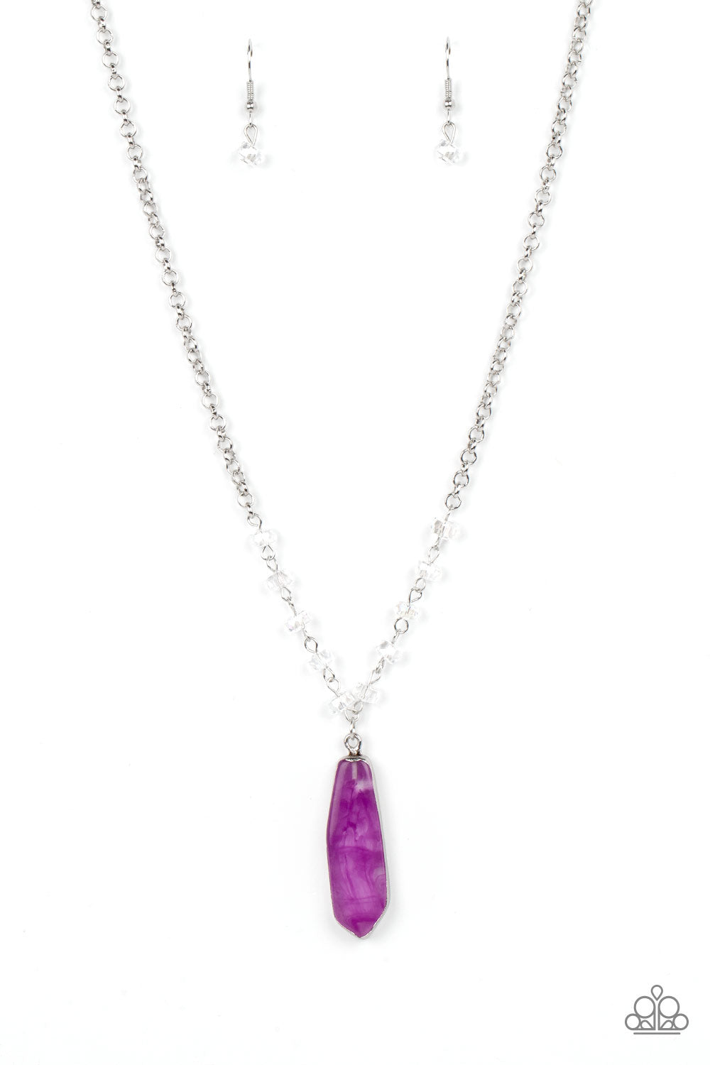 Featuring a faux stone finish, Dahlia smoke is encapsulated in an acrylic frame below the collar. Glittery crystal-like beads sparkle along the silver chain, drawing attention to the mystical pendant. Features an adjustable clasp closure. Due to is prismatic palette, color may vary. 
